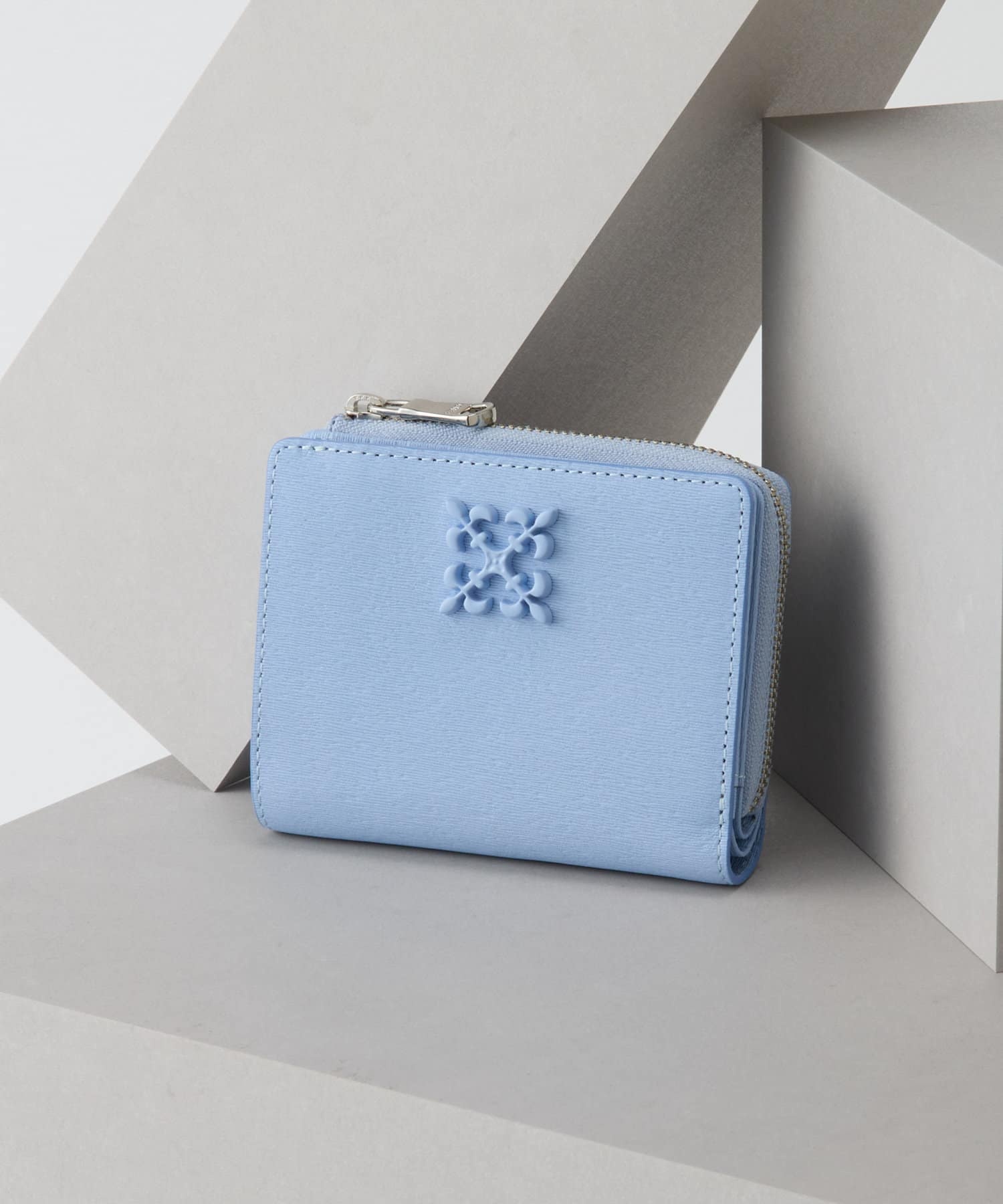 Russet [Water grain leather] Monogram plate half wallet